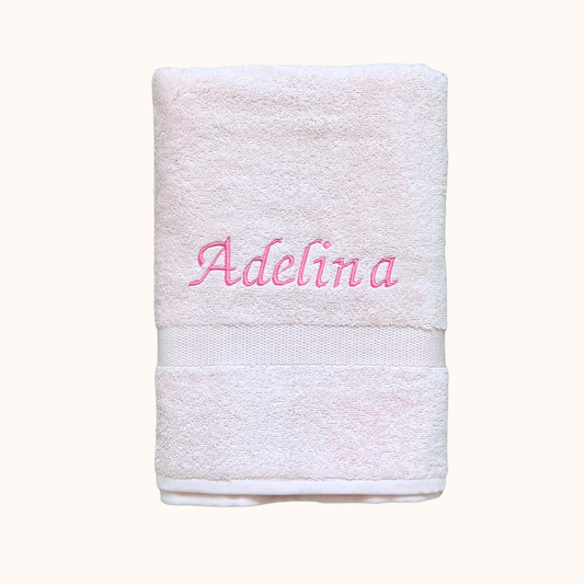 Handdoek 140x70cm met naam - roze